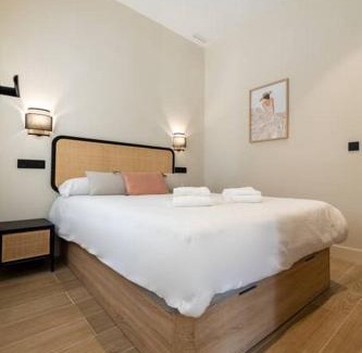 Almenara Apartment | Amplio y cómodo apartamento cerca Plaza Castilla
