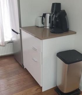 De Weteringschans Apartment | Amsterdam - Bright, canal-side, central, renovated 1BR