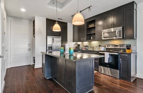 Uptown Apartment | Amyfinehouse Luxury 1BR Penthouse in Uptown Dallas Terrace+Pool+Gym