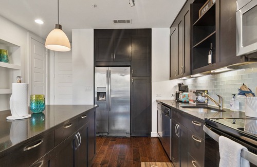Uptown Apartment | Amyfinehouse Luxury 1BR Penthouse in Uptown Dallas Terrace+Pool+Gym