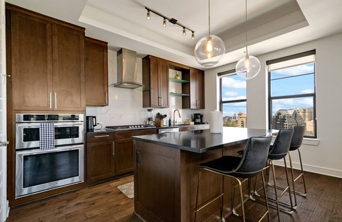 Uptown Apartment | Amyfinehouse Luxury 3BR Penthouse in Uptown Dallas Pool+Private Terrace+Skyline