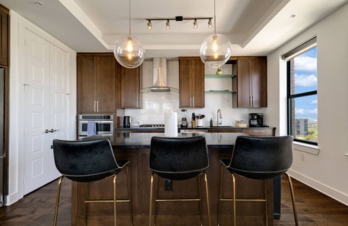 Uptown Apartment | Amyfinehouse Luxury 3BR Penthouse in Uptown Dallas Pool+Private Terrace+Skyline