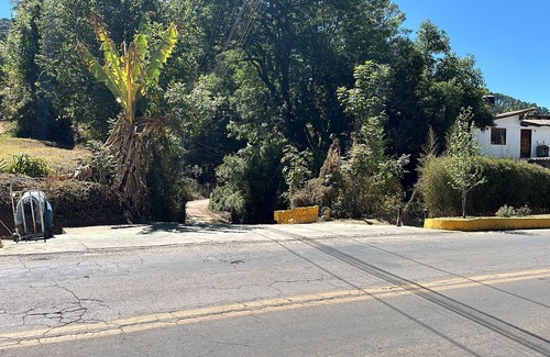 Valle de Bravo Cabin | An adobe cottage enjoys the silence near Monte Alto, Actitlan. Petfriendly