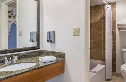 Wahweap Resort | An Adventure Awaits! On-Site Parking, Sauna, Pool, Gym