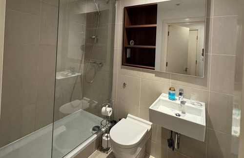 Woolwich Apartment | An apartment in the heart of Royal Arsenal. Get to Central London in 15 minutes!