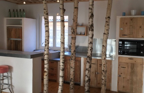 Saint-Hilaire-de-Brethmas Cottage | An atypical stay in the sun, view on the countryside, calm, ballade and petanque