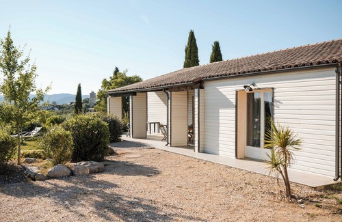 Saint-Hilaire-de-Brethmas Cottage | An atypical stay in the sun, view on the countryside, calm, ballade and petanque