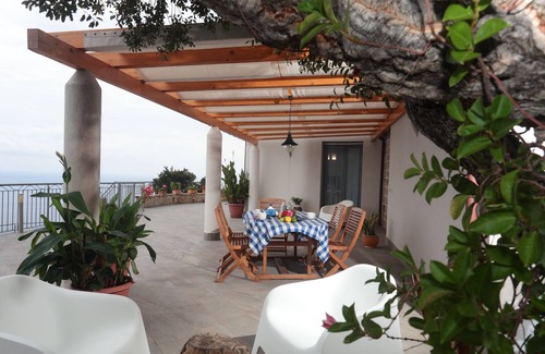 Sant'Ambrogio Villa | an exclusive terrace suspended between the sea and the forest