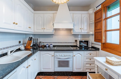 Barrio de la Villa Apartment | An extremely spacious and welcoming apartment in one of the magnificent white houses of this city.