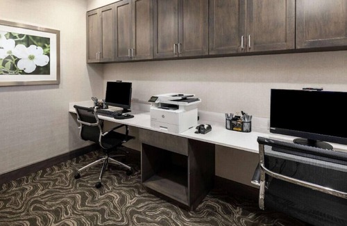 Snellville House | An Ideal Room for a Business Trip!