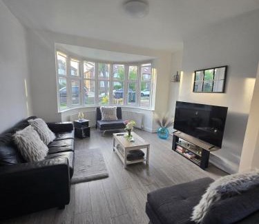 Finchley House | An inviting, spacious and bright 3 bed house