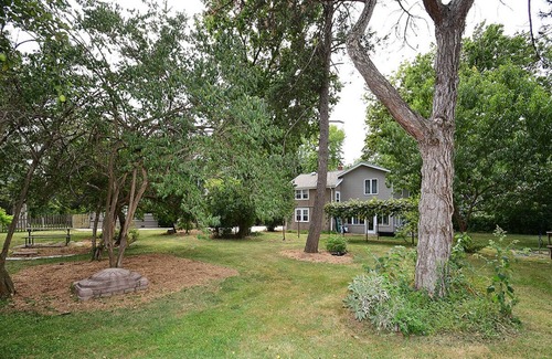 Lincoln House | An orchard acreage in the heart of the city!