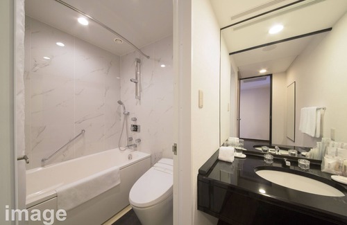 Shinchi Hotel | ANA Crowne Plaza Osaka by IHG
