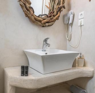 Milos Apartment | Anastasia's Triovasalos