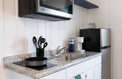 Sandusky Hotel | Anchor Bay Inn and Suites