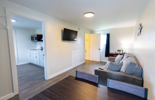 Sandusky Hotel | Anchor Bay Inn and Suites
