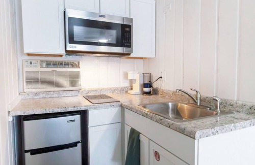 Sandusky Hotel | Anchor Bay Inn and Suites