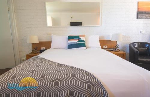 Greenwell Point Hotel | Anchor Bay Motel