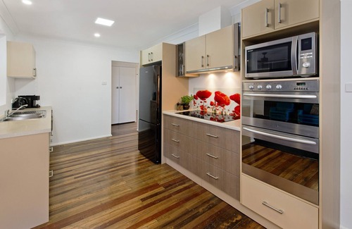 Fernbank Creek House | Anchor Lodge - rural, river views, edge of town