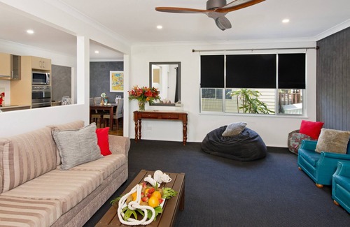 Fernbank Creek House | Anchor Lodge - rural, river views, edge of town