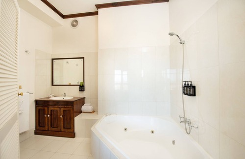 Victor Harbor Hotel | Anchorage Seafront Hotel
