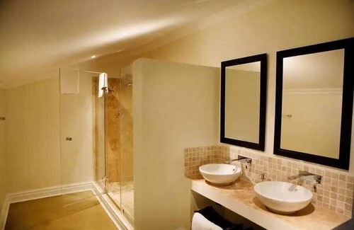 Athlone House | Anchors Boutique Lodge