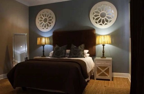 Athlone House | Anchors Boutique Lodge