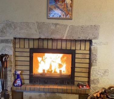 Jailly-les-Moulins House | Ancienne ferme Bourguignonne en bord de rivière, grand terrain arboré, et clos
