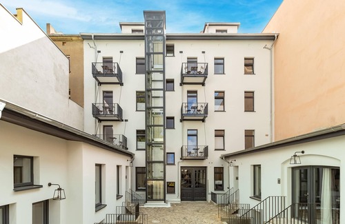 Weissensee Apartment | Ancient 33sqm 2room maisonette apt. Near center.