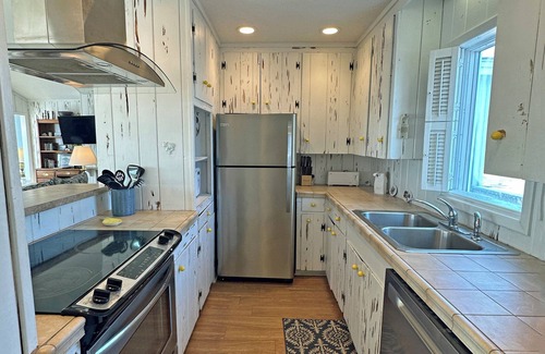 Inlet Harbour House | Anderson's Landing - Walk to Beach (Channelfront) in Garden City Beach
