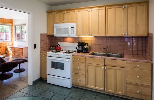 Pacific Grove Hotel | Andril Fireplace Cottages
