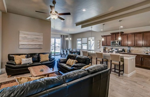 Las Cruces House | Andromeda · Desert Retreat Near Red Hawk Golf Course