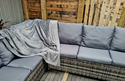 Dungannon Apartment | Angela's Hideaway - 2 Beds - Hot Tub - Sauna