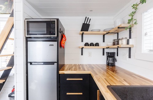 Apple Valley Cabin | Angel’s Landing Relaxation Retreat with Hot Tub