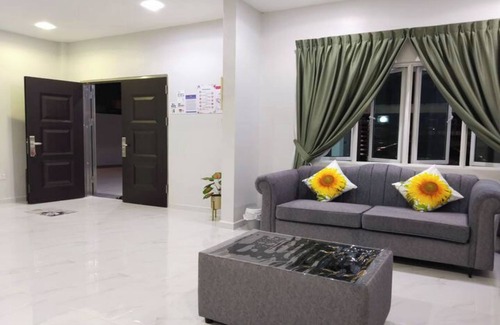 Central District House | Angies Cottage @ Taman Sentosa, Johor Bahru, 16-30 pax