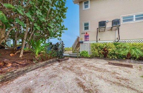 Bradenton Beach House | Anna Maria Island Beach Happy-direct Beach Front-1br-1br