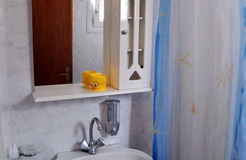 Adamas House | Anna Zisimos Rooms