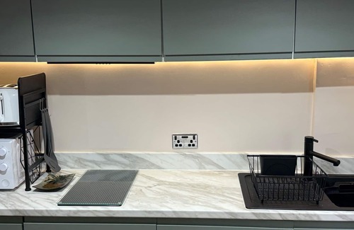 Liverpool Apartment | Annex Studio - Sleeps 2, High-speed Wifi & Parking