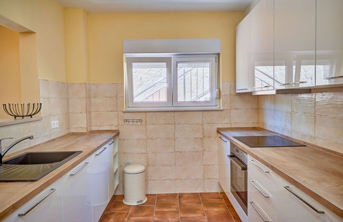 Businci Apartment | Anovi Holiday House by Litto