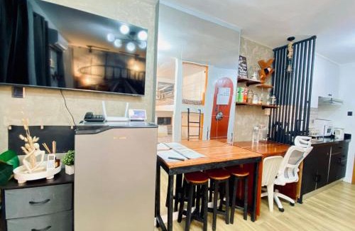 Talisay Apartment | Antara-QueenBed-Balcony-HotShower-WorkCoffee Station-FullKitchen