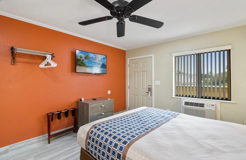 Orlando Beach Hotel | Anthony's on the Beach