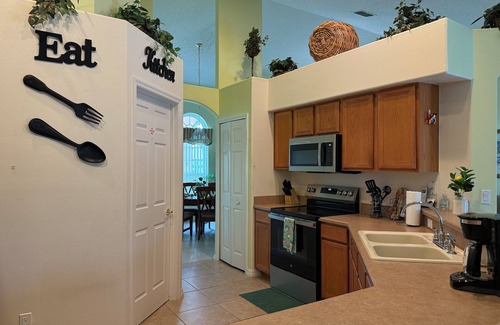 Orange Tree House | ANTIGUA Lake View Villa with Peaceful Pool & Waterfall. Free Wi Fi !π΄π