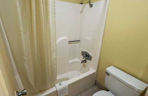 Cuero Hotel | Antler's Inn