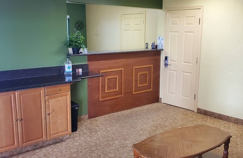 Cuero Hotel | Antler's Inn