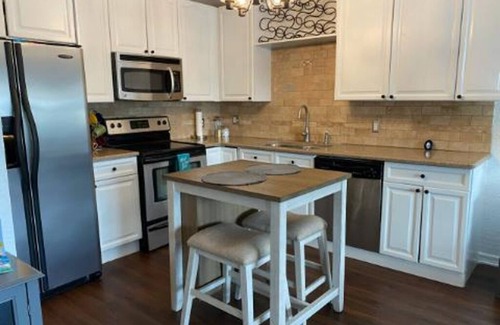 Capri Isle Condo | ANYONE WOIULD LOVE this Condo and the Area you can't beat