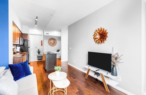 Little Portugal Apartment | AOC Suites - Luxury Condo - City View