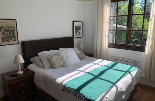 Vila Suica Apartment | Ap Gramado Knorrville - 2 dorm com lareira, calefação e sacada