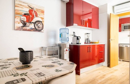 Collblanc y La Torrassa Apartment | Apartamento Nuevo Espacioso Cómodo a 7 Minutos Caminando del Camp Nou