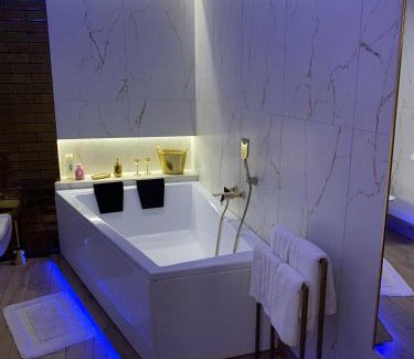 Gniezno Apartment | Apartament "Love" Centrum z dużą wanną dla Dwojga
