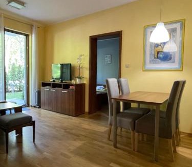 Jastrzebia Gora Apartment | Apartament z ogródkiem, basen, garaż, Villa 4 Pory Roku